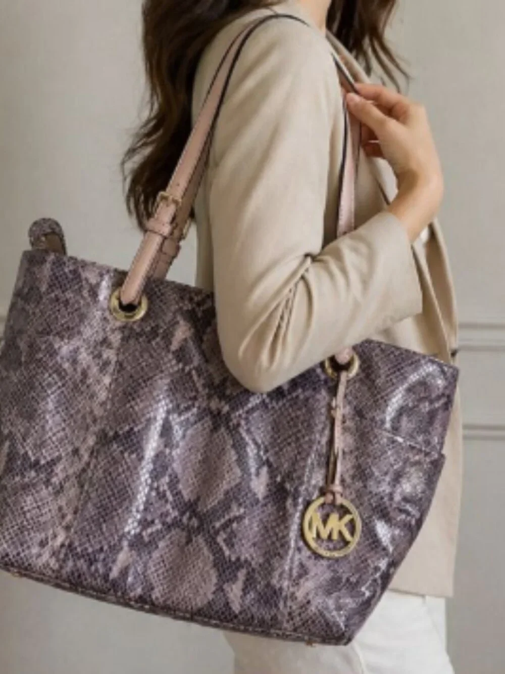 MICHAEL KORS LEATHER BAG